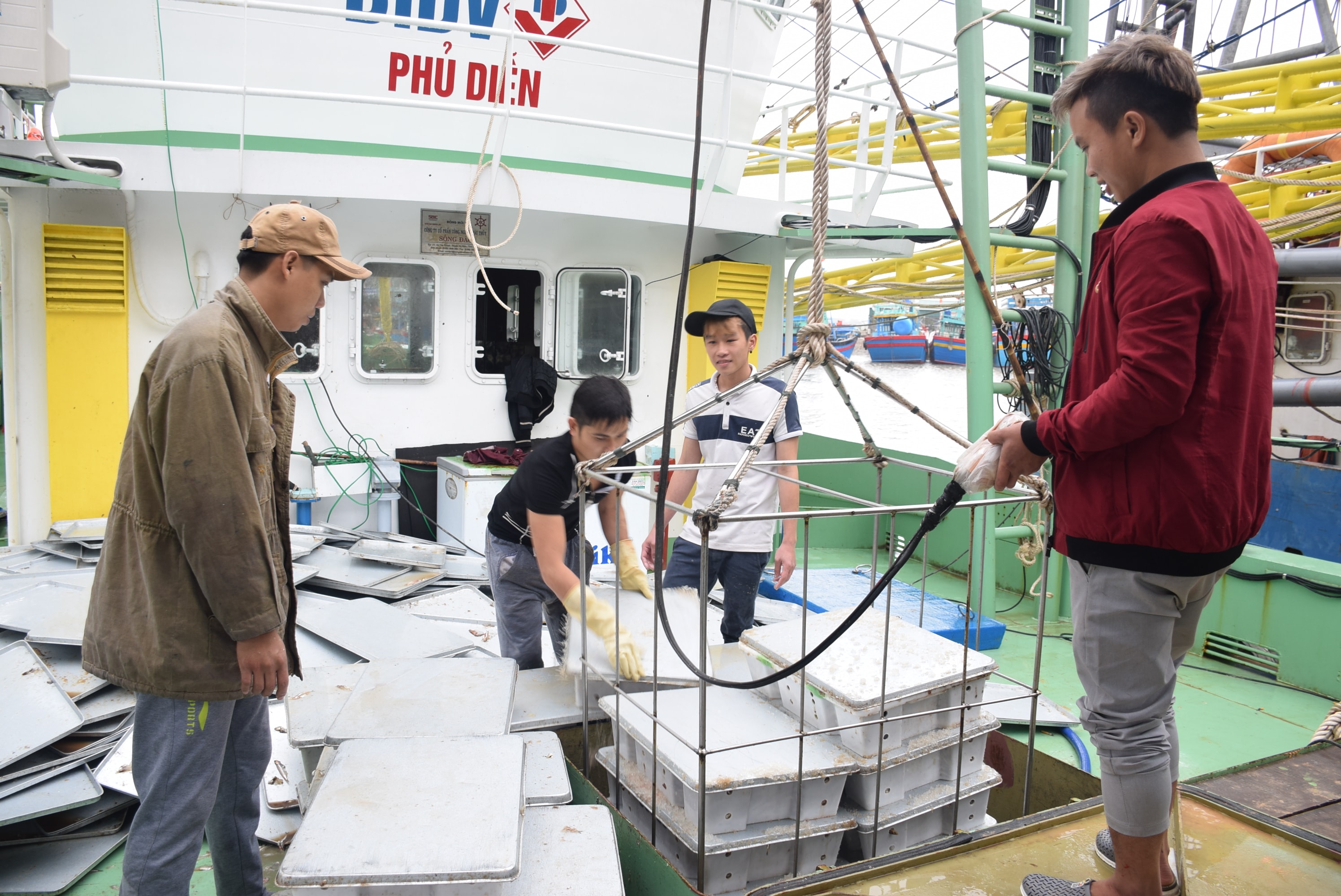 Nghề khai thác hải sản, vai trò của thuyền trưởng và máy trưởng quyết định hiệu quả trong mỗi chuyến biển. Ảnh: Xuân Hoàng