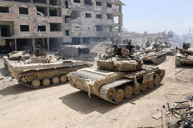 Binh sĩ Syria có mặt tại nơi bị tố xảy ra vụ tấn công bằng vũ khí hóa học nhằm vào dân thường.