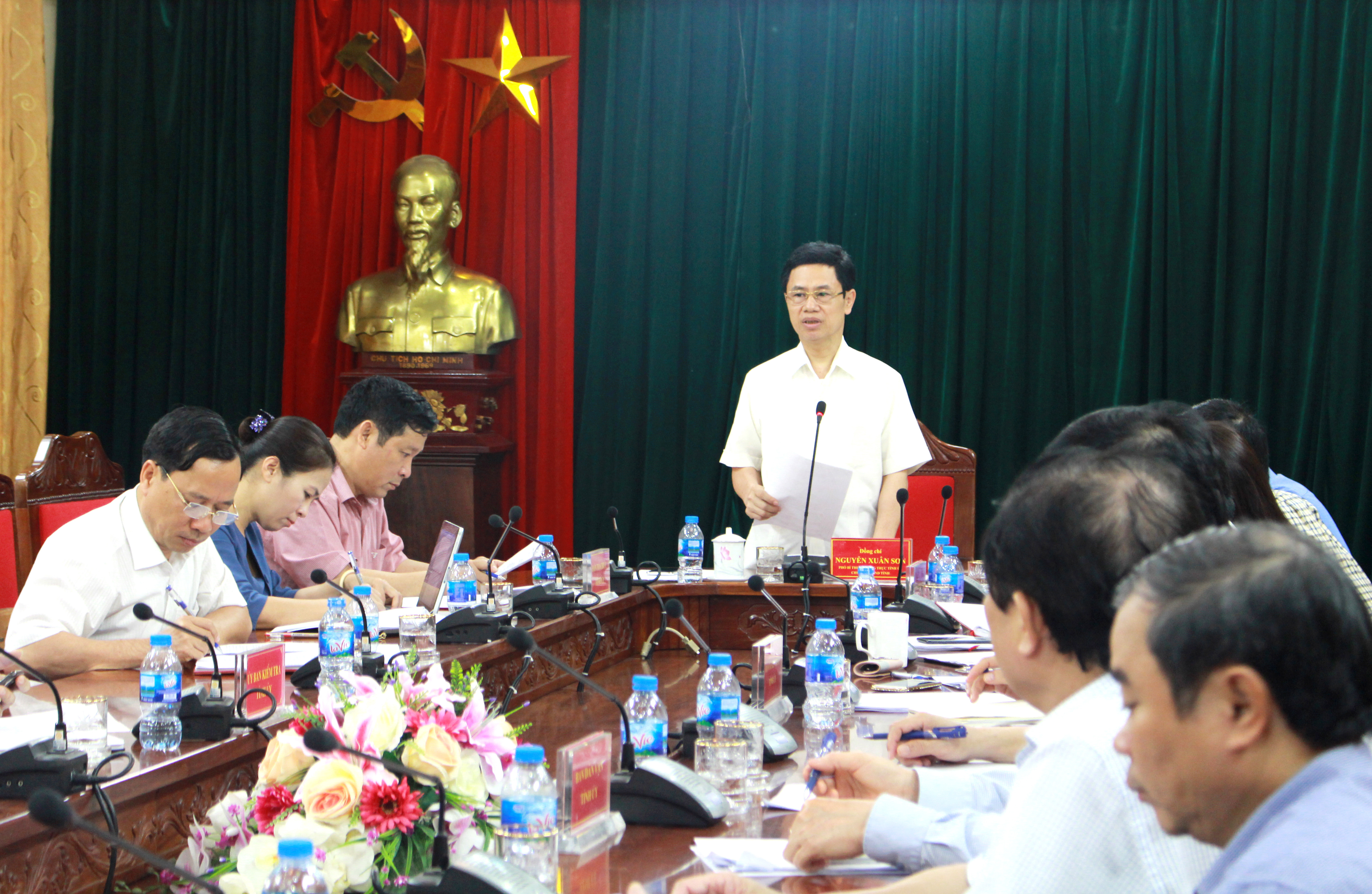 Đồng chí Nguyễn Xuân Sơn chủ trì cuộc làm việc. Ảnh: Phương Thúy