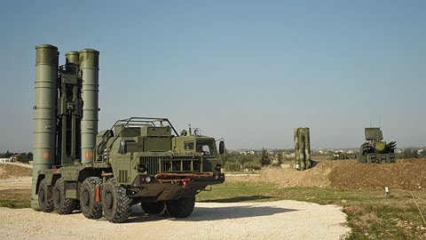 Hệ thống tên lửa phòng không S-400 của Nga tại căn cứ Hmeymim. 