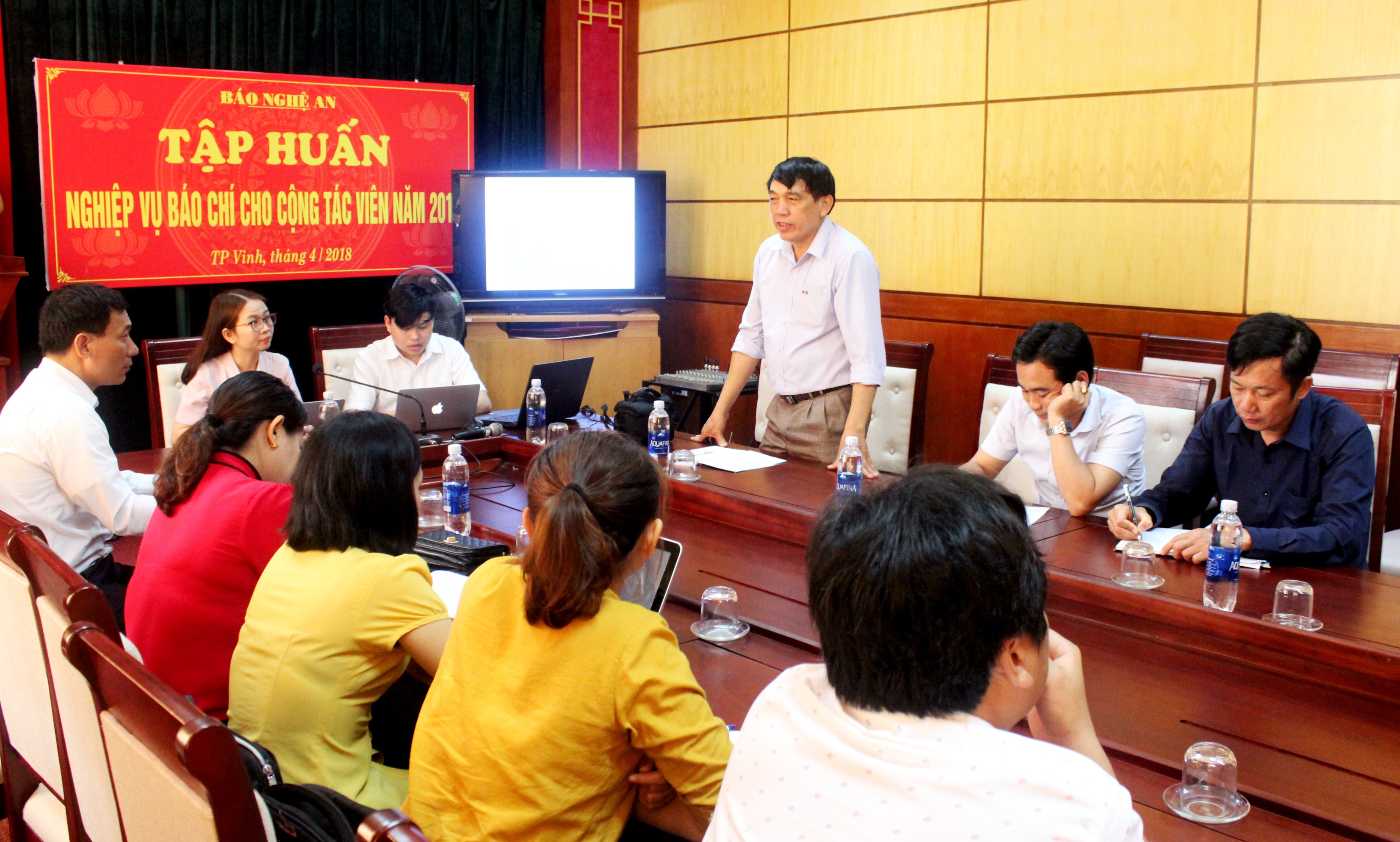 Nhiều ý kiến trao đổi từ các Đài TT-TH huyện nhằm nâng cao chất lượng tin, bài cộng tác. Ảnh: Nguyên Nguyên
