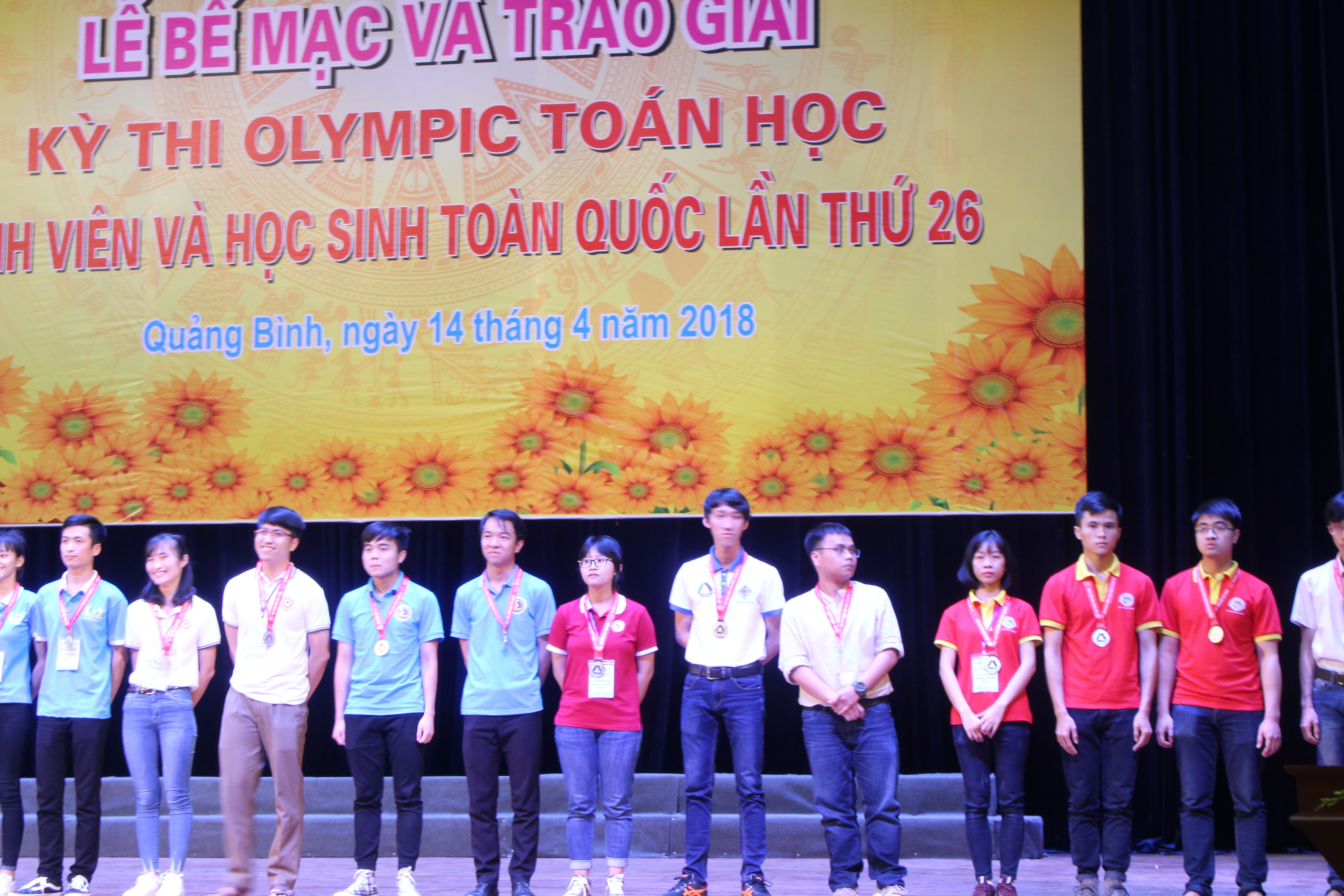 Học sinh, sinh viên được nhận giải thưởng tại Kỳ thi Olympic Toán học năm 2018. Ảnh: Trần Anh Nghĩa