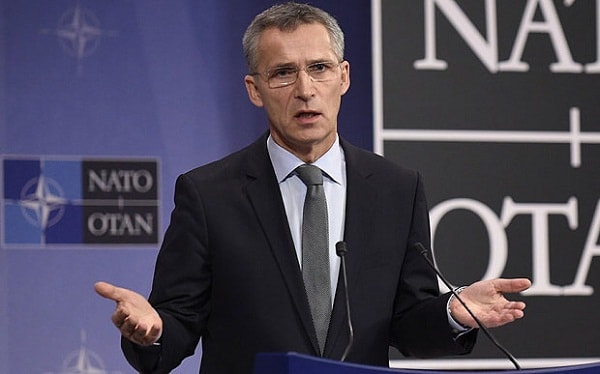 Tổng thư ký NATO Jens Stoltenberg cho rằng cuộc tấn công của Mỹ, Anh, Pháp nên được ủng hộ vì nó có thể ngăn ngừa một cuộc tấn công bằng vũ khí hóa học (của chính phủ Syria) vào dân thường trong tương lai.