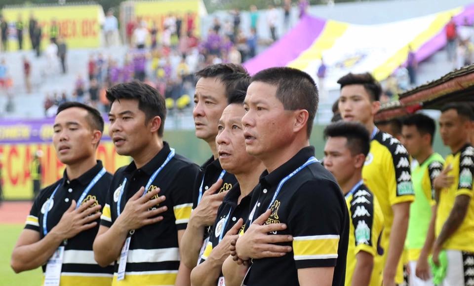 HLV Đình Nghiêm và BHL Hà Nội FC đang có sự khởi đầu rất ấn tượng. Ảnh: Nguyễn Bảo