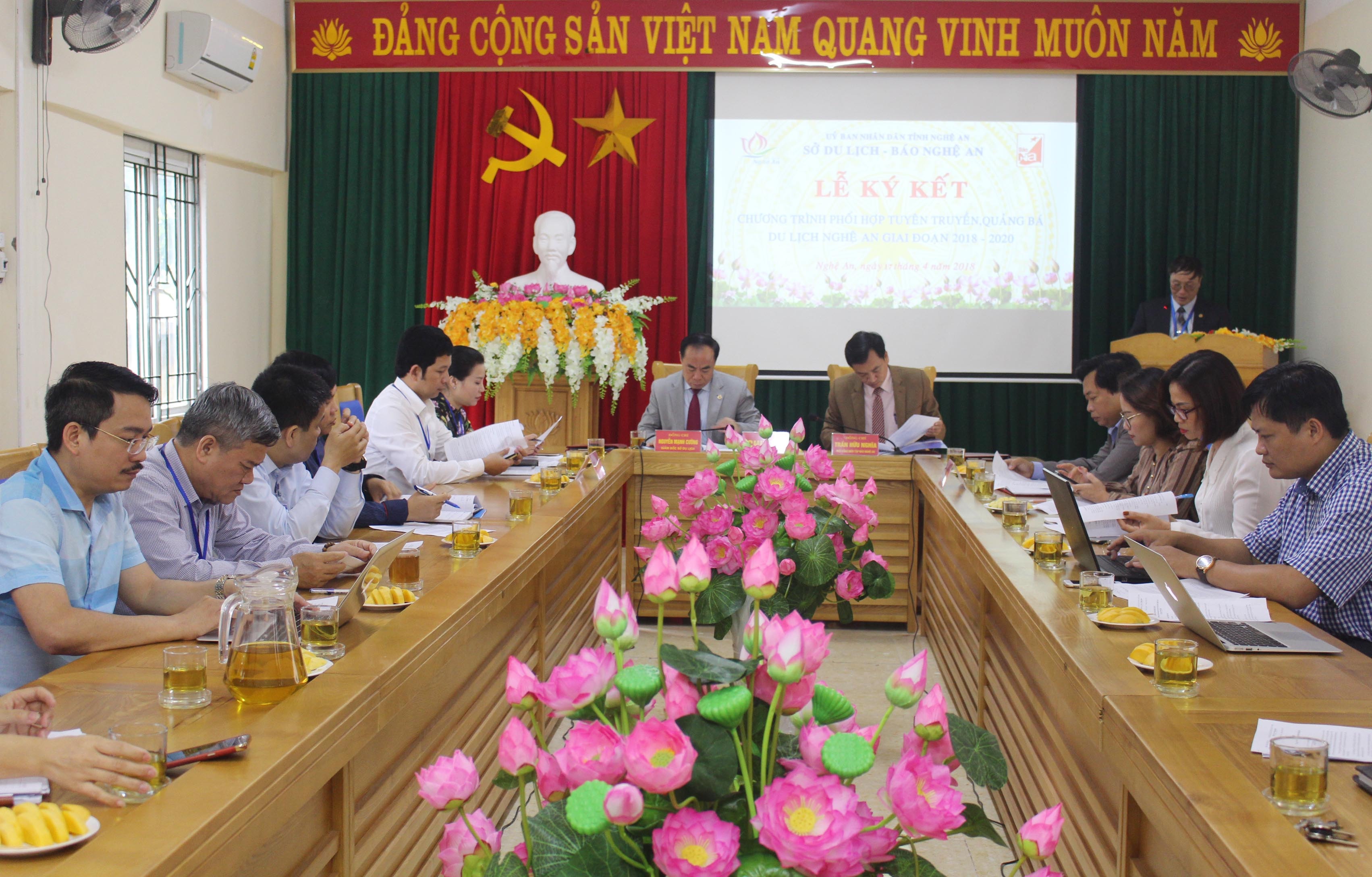 Quang cảnh buổi làm việc. Ảnh: Phước Anh