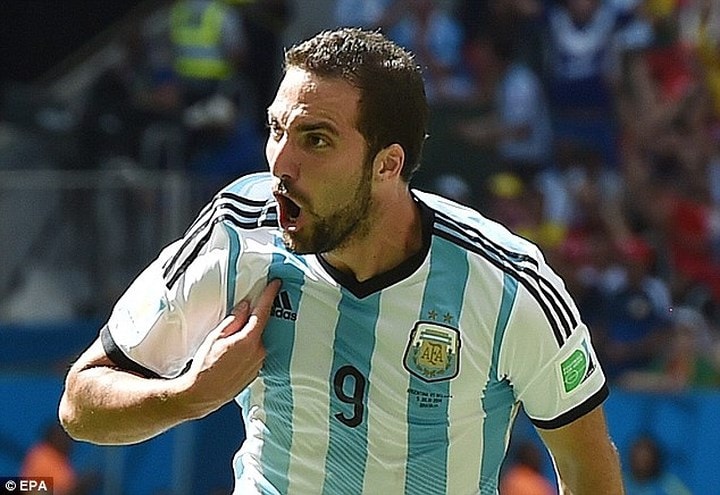 9) Higuain (Argentina).