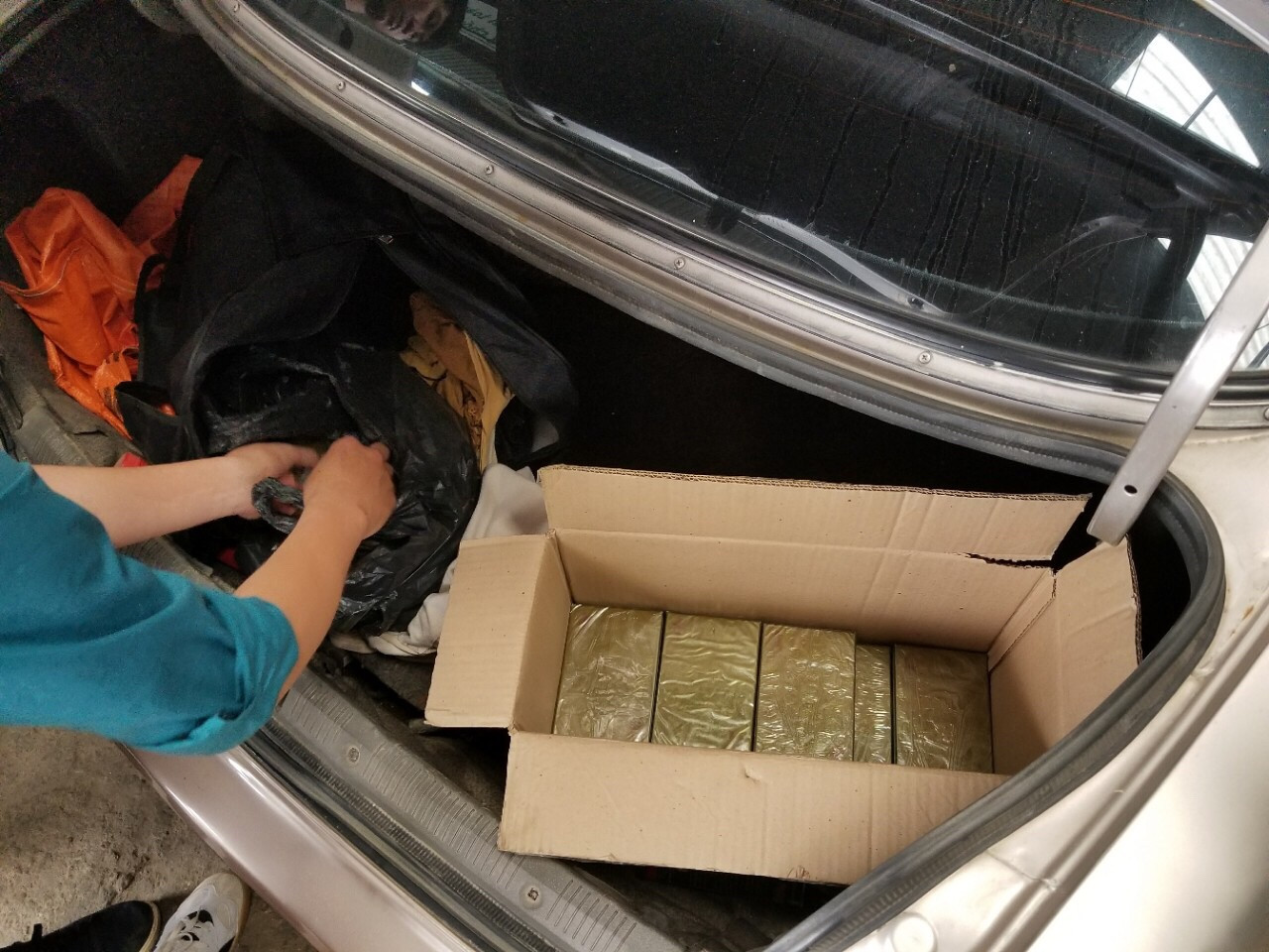 Số ma túy được giấu trong cốp xe ô tô. Ảnh: Quỳnh Trang
