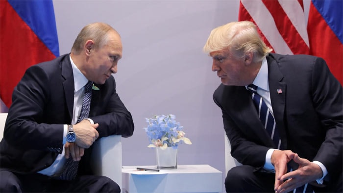 Tổng thống Nga Vladimir Putin (phải) và người đồng cấp Mỹ Donald Trump. Ảnh: Reuters