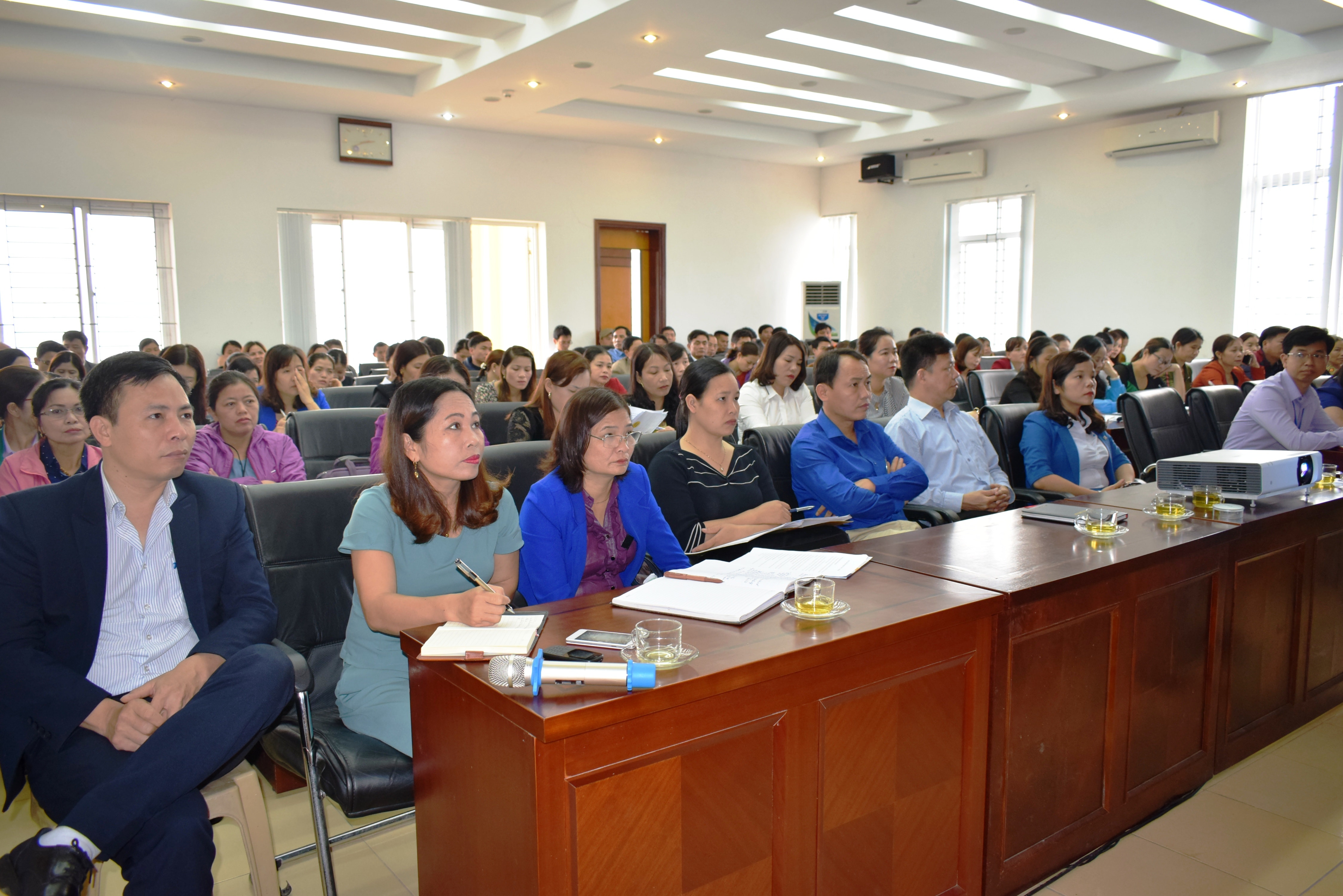 Hơn 200 đại biểu dự lớp tập huấn. Ảnh: Hoài Chung