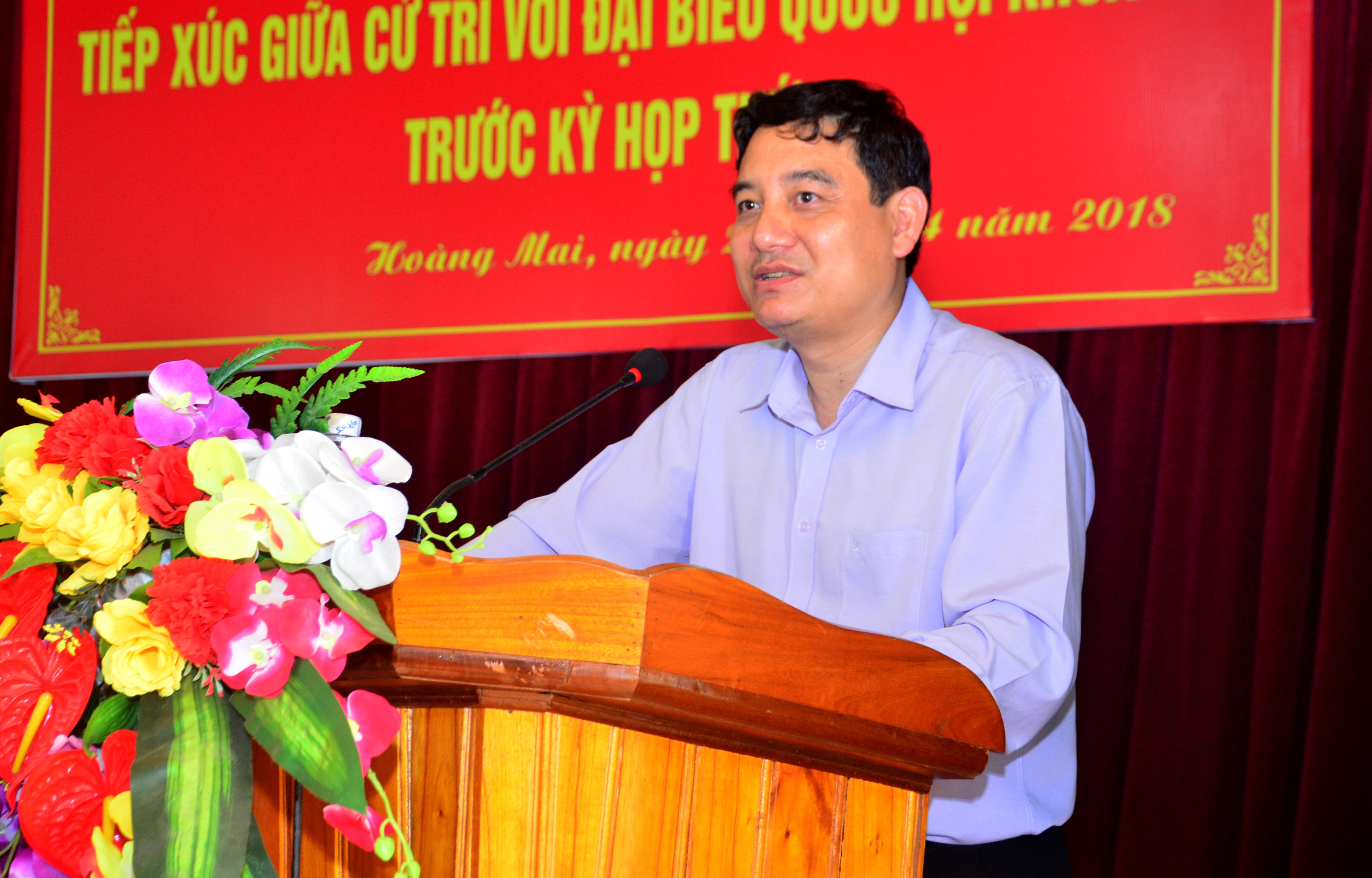 Bí thư Tỉnh ủy Nguyễn Đắc Vinh trả lời kiến nghị của cử tri. Ảnh: Thành Duy
