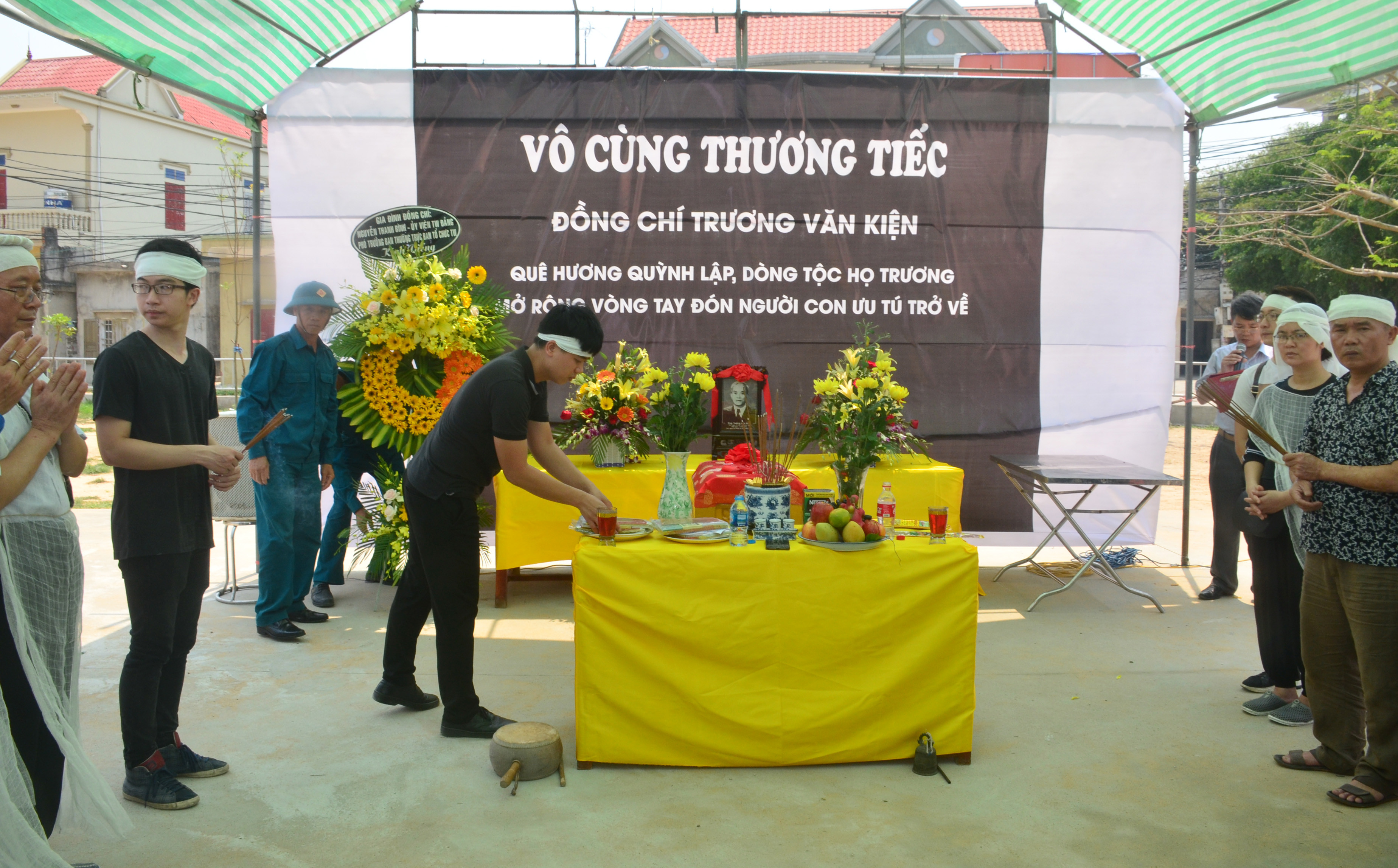 Lễ viếng đồng chí Trương Văn Kiện được tổ chức tại quê nhà - xã Quỳnh Lập, thị xã Hoàng Mai. Ảnh: Thành Duy