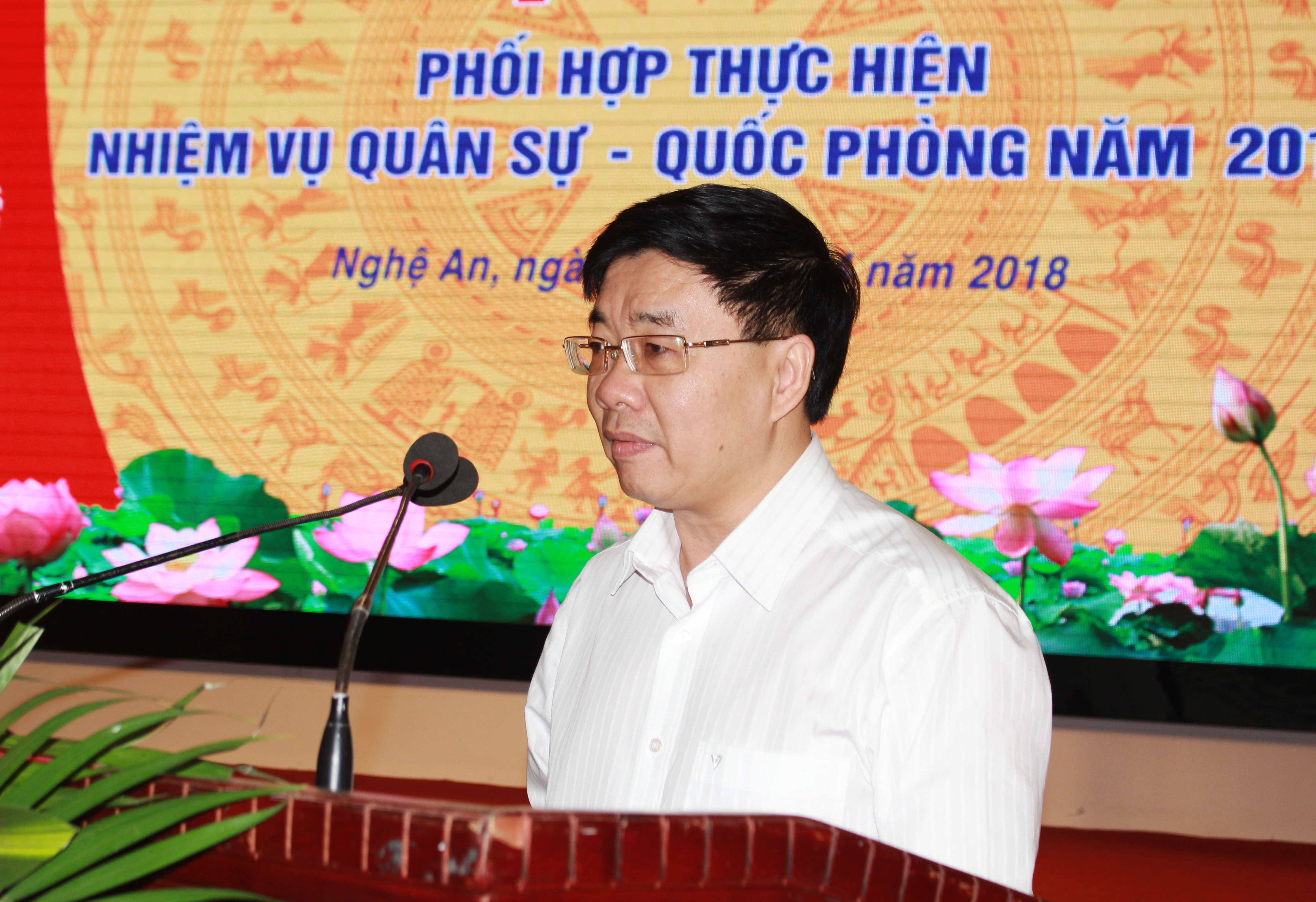 Đồng chí Nguyễn Văn Thông – Phó Bí tỉnh ủy Nghệ An phát biểu tại Hội nghị. Ảnh: Phương Thúy