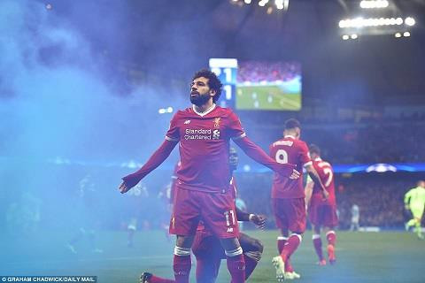 Salah sẽ phải tự vượt qua ranh giới tình yêu giành cho AS Roma để hoàn thành sứ mệnh lĩnh xướng cho Liverpool. Ảnh: Internet