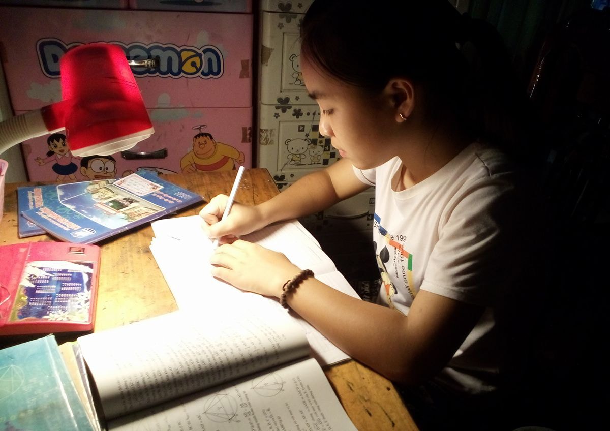 Em Hiền không chỉ hát hay mà còn có một thành tích học tập đáng nể. Ảnh: N. Hùng