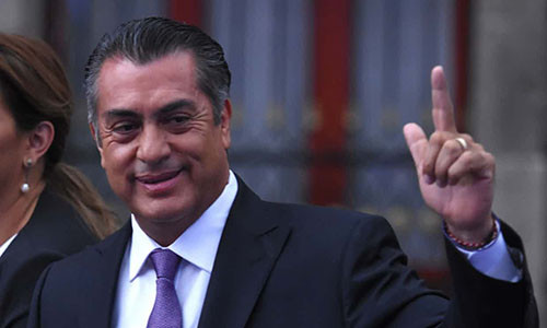 Ứng viên tổng thống Mexico Jaime Rodriguez sau cuộc tranh luận hôm 22/4. Ảnh: Guardian