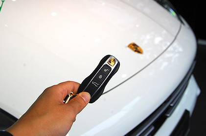 Chìa khóa thông minh (Samrt Key) hiện được trang bị khá phổ biến và gần như là tiêu chuẩn của xe ô tô thế hệ hiện nay.