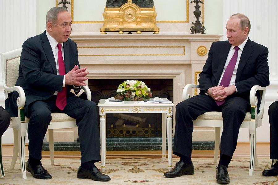 Thủ tướng Israel Benjamin Netanyahu gặp Tổng thống Nga Vladimir Putin (phải) tại Moskva hồi tháng 3/2017, bàn về vấn đề an ninh phát sinh từ sự hiện diện của Iran tại láng giềng Syria. Ảnh: AP