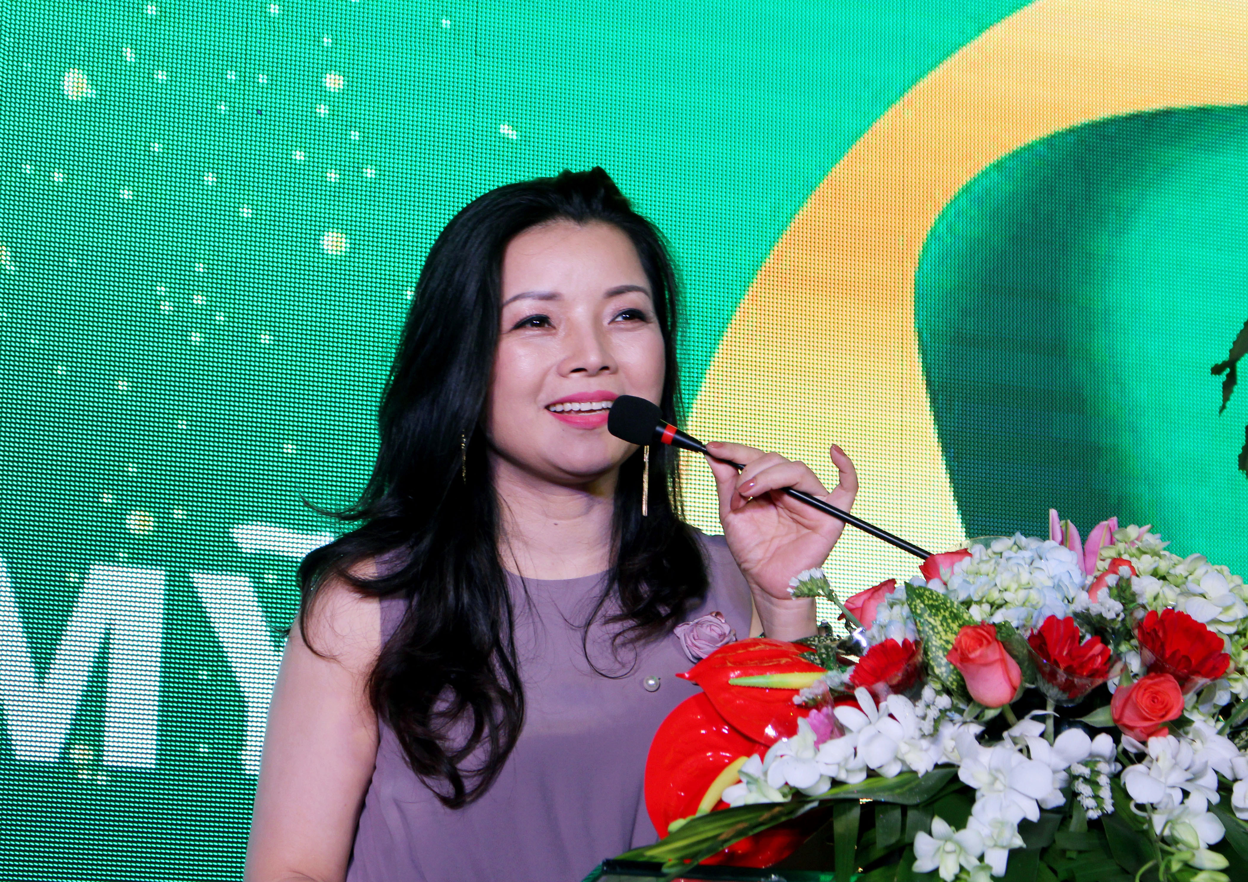 Bà Giám đốc Spa Thavi phát biểu, ảnh Đinh Nguyệt