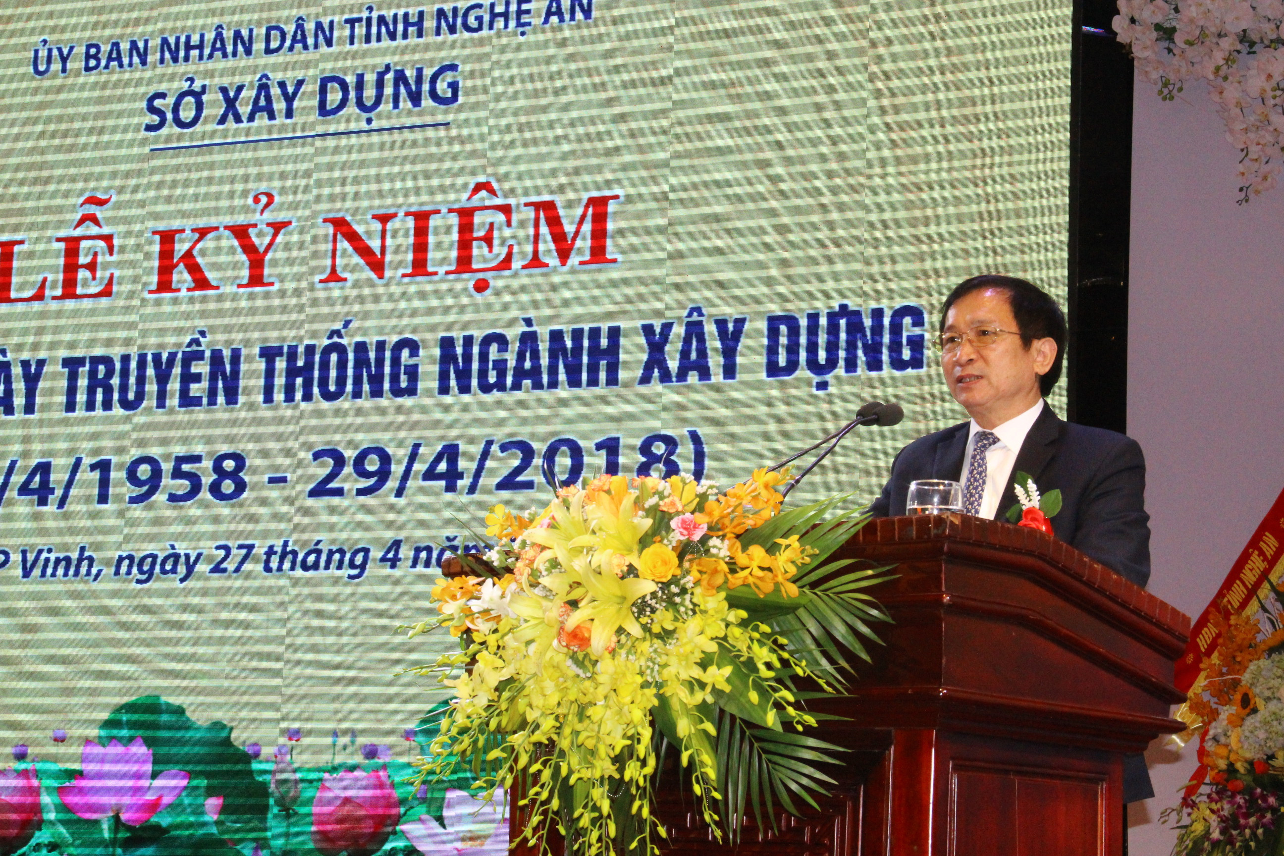 Đồng chí: Đinh Viết Hồng - Phó chủ tịch UBND tỉnh phát biểu tại lễ kỷ niệm. Ảnh: Hoàng Vĩnh.