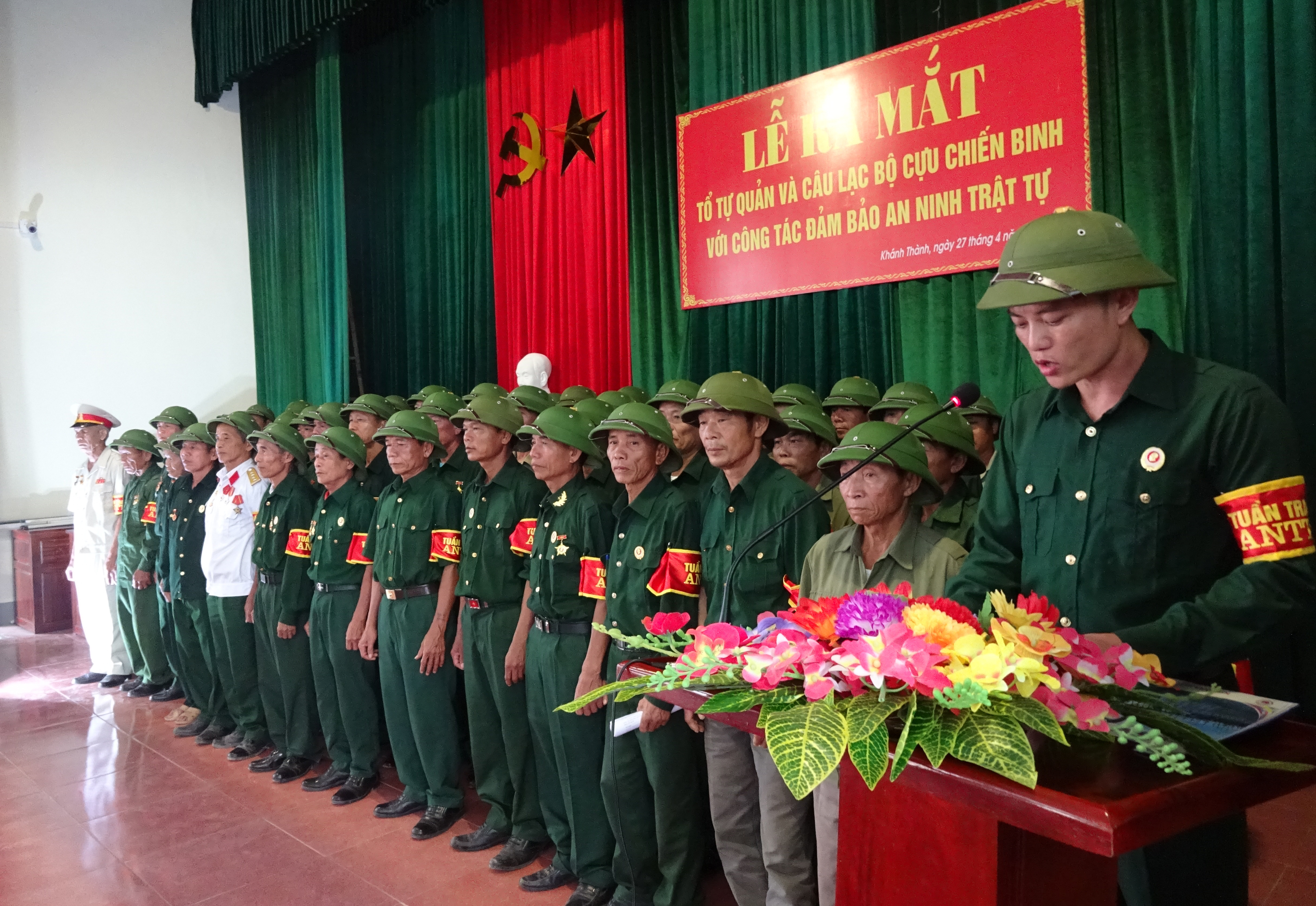 50 thành viên của Câu lạc bộ Cựu chiến binh với công tác đảm bảo an ninh trật tự xã Khánh Thành. Ảnh: Thái Hồng