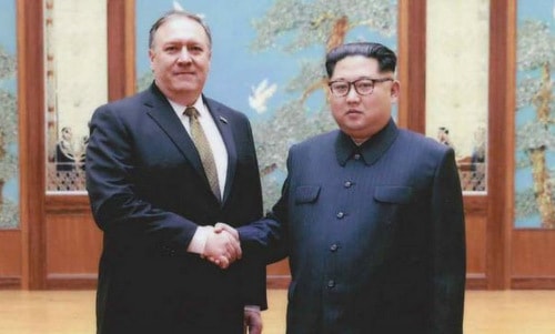  Ngoại trưởng Mỹ Mike Pompeo và lãnh đạo Triều Tiên Kim Jong-un. Ảnh: WH