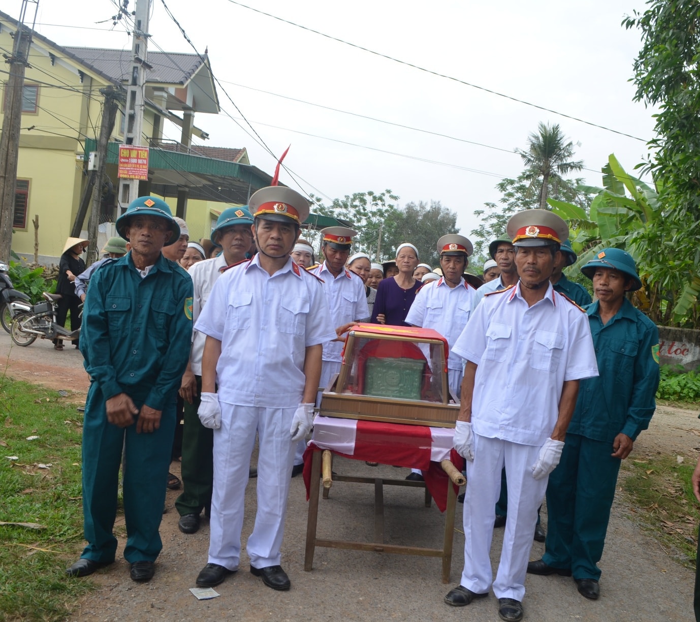 Lễ đón nhận hài cốt liệt sỹ được tổ chức trang trọng tại xã Lạc Sơn - Đô Lương. Ảnh: Như Biển