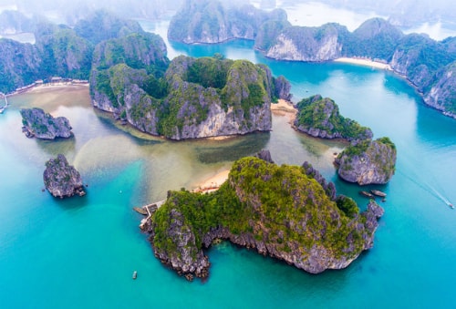 Cát Bà, Vịnh Lan Hạ. Ảnh: Jimmy Tran/Shutterstock.