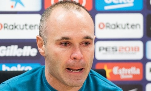 andres iniesta nguy co lo tran el clasico hinh 1