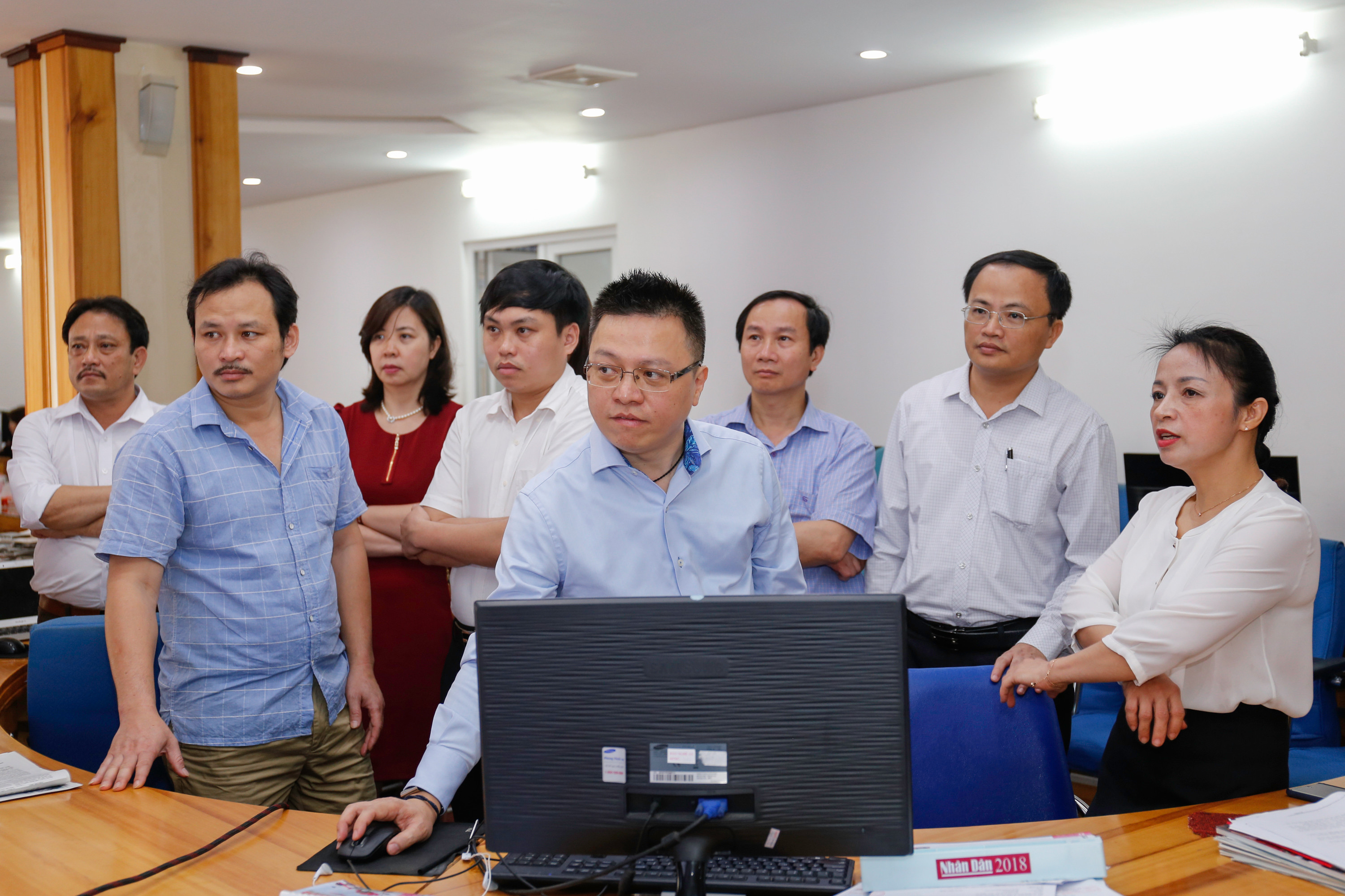 Phó Tổng Giám đốc Lê Quốc Minh trao đổi, chia sẻ kinh nghiệm 