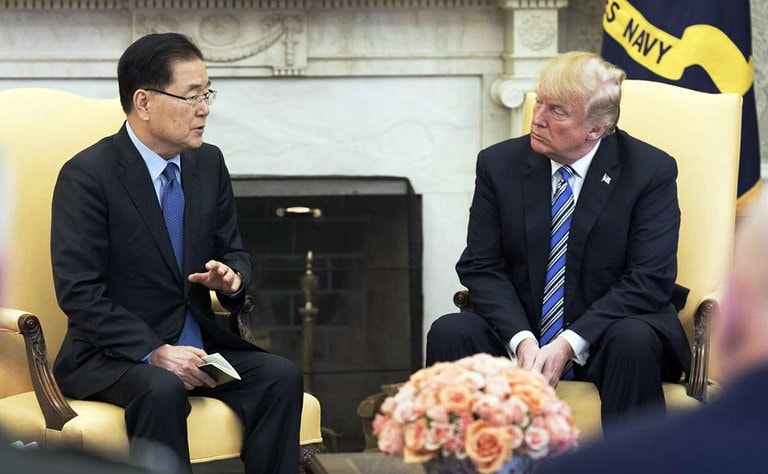 Ông Chung Eui-yong trong một cuộc gặp với Tổng thống Mỹ Donald Trump. Ảnh: Nhà Xanh