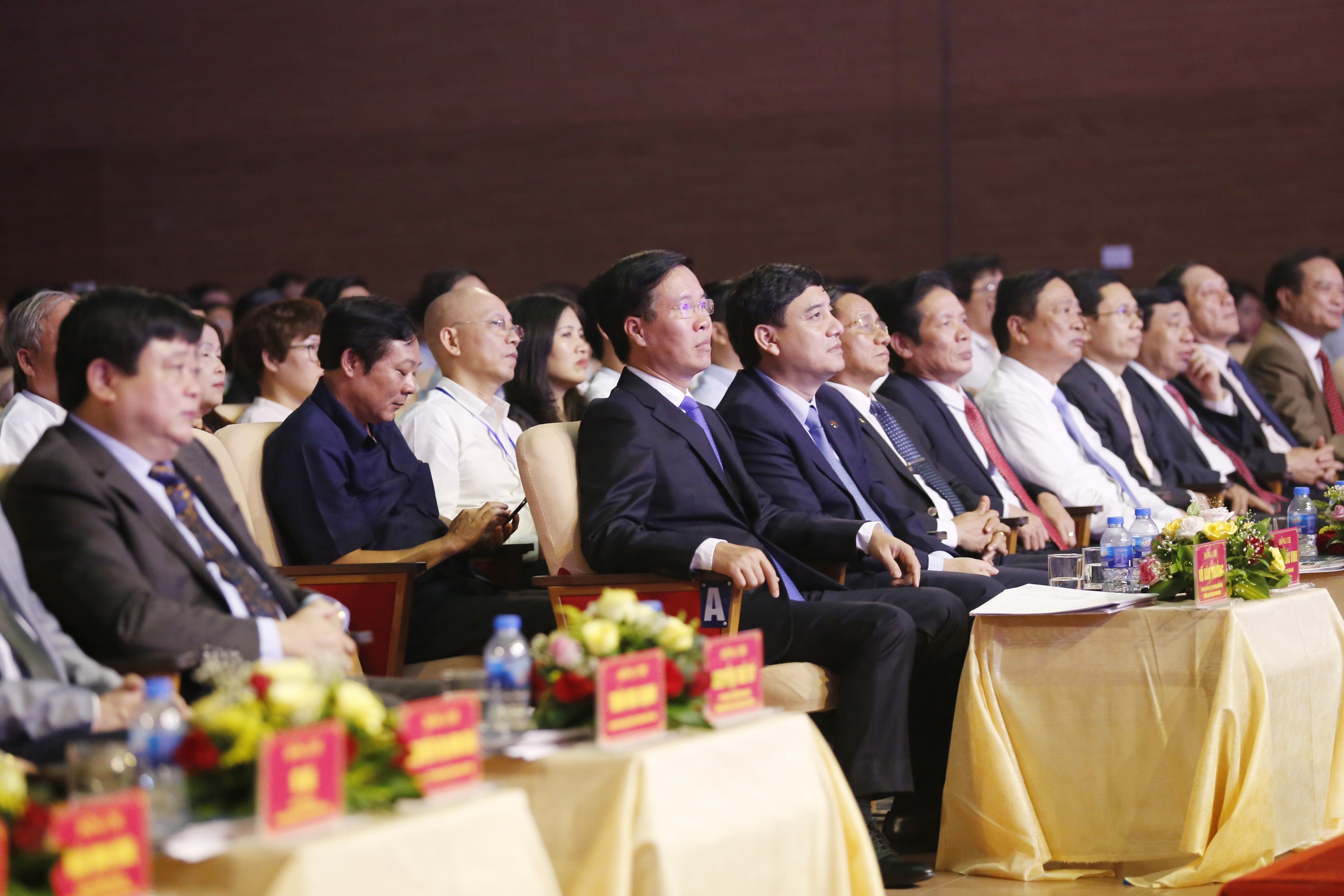 Các đồng chí lãnh đạo dự lễ bế mạc. Ảnh: Đức Anh