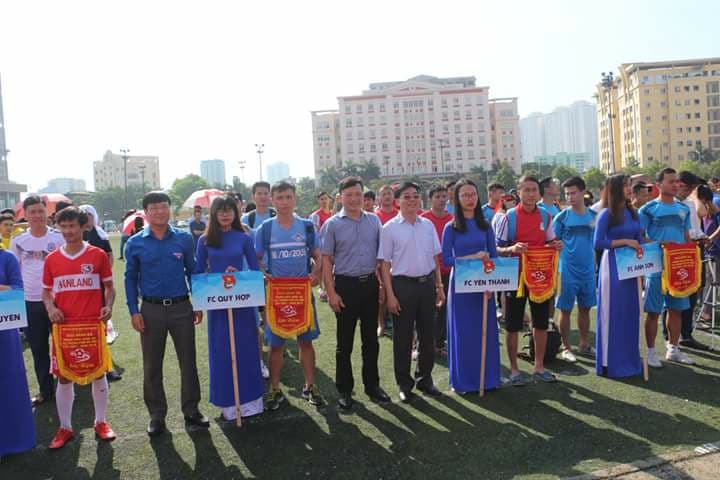 Các đội bóng tham gia giải. Ảnh Đặng Quang