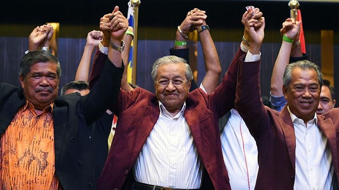 O tuoi 92, Mahathir bat ngo chien thang trong tuyen cu Malaysia hinh anh 1