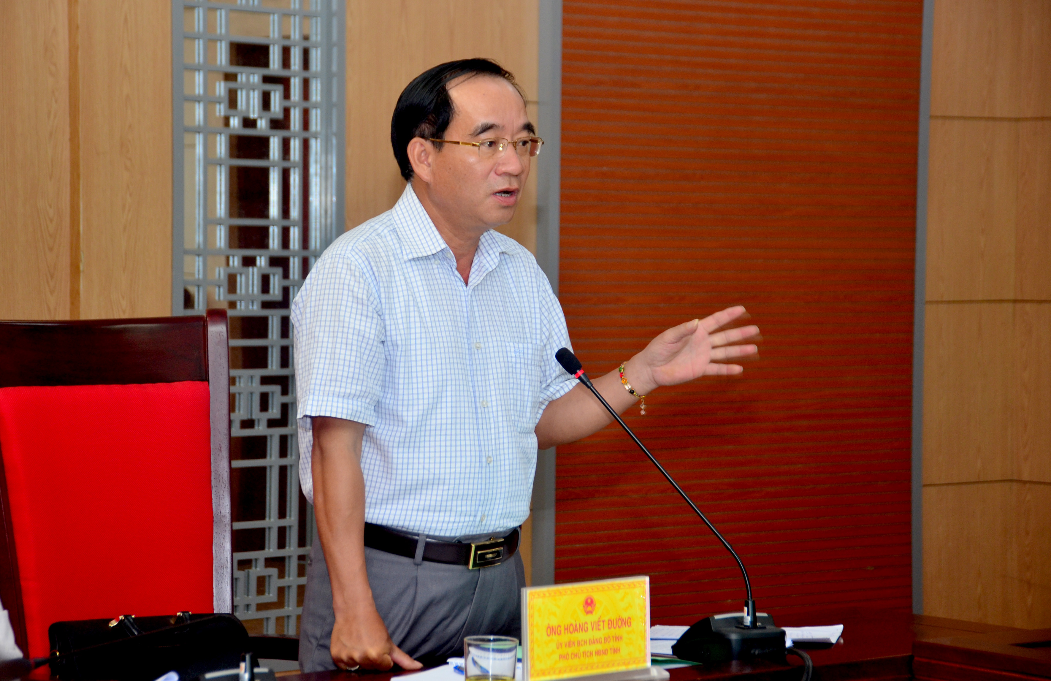 Phó Chủ tịch HĐND tỉnh Hoàng Viết Đường phát biểu tại cuộc làm việc. Ảnh: Thành Duy