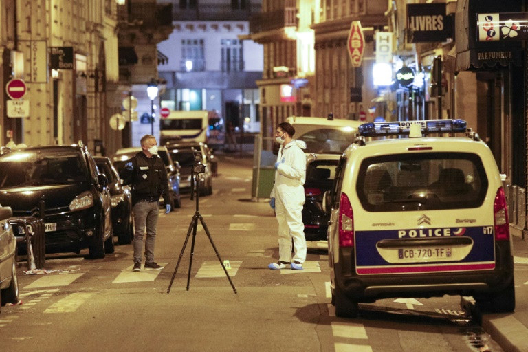 Vụ tấn công xảy ra vào khoảng 21 giờ 30 phút ngày 12/5 gần quảng trường Opera đông đúc ở trung tâm thủ đô Paris. Ảnh: AP