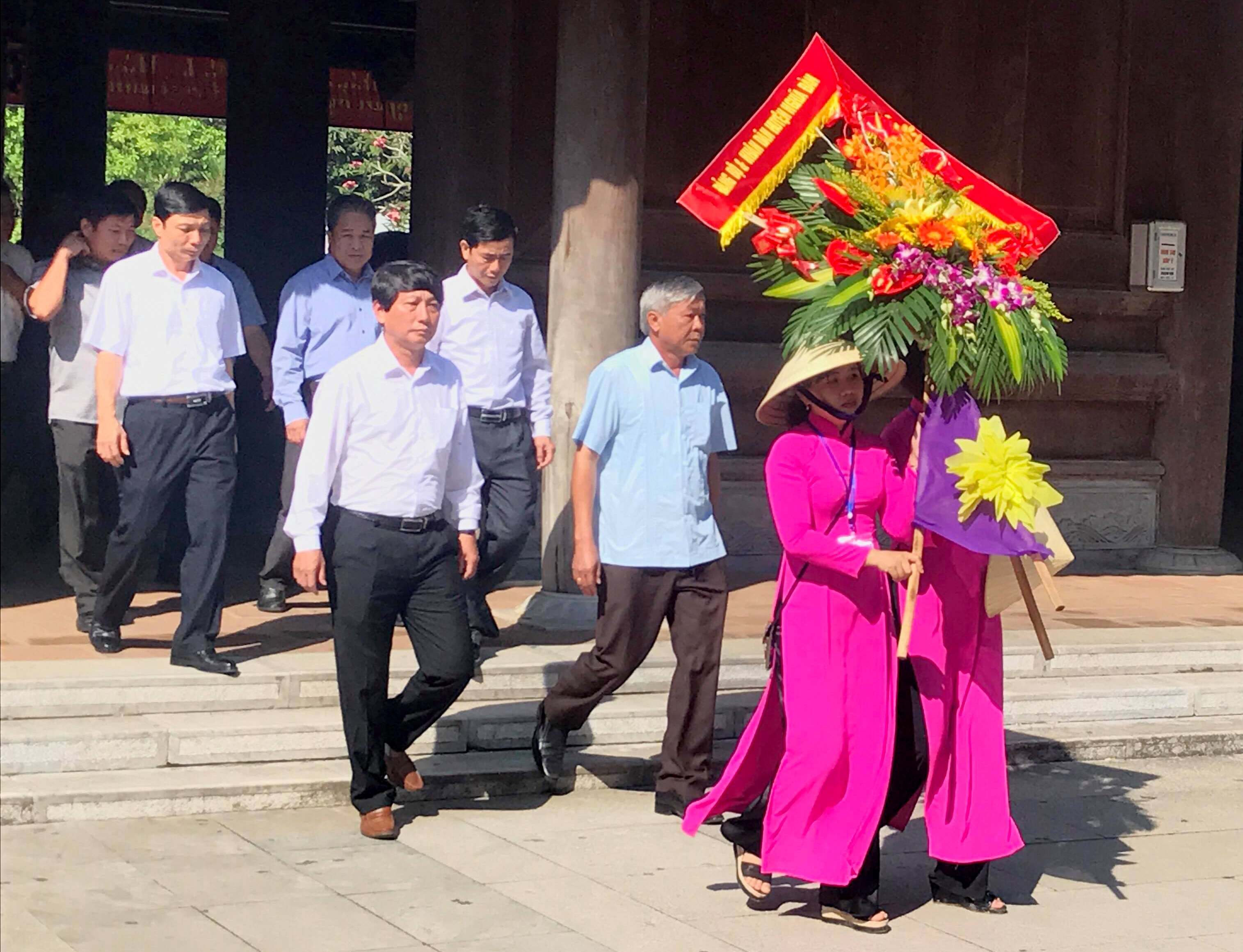 Đoàn đại biểu Ban Chấp hành Đảng bộ huyện