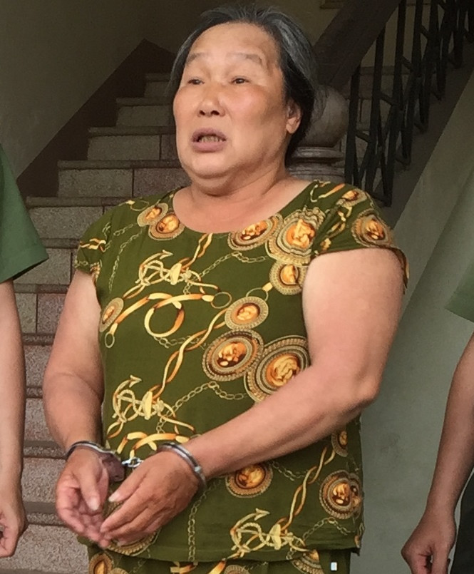 Bà trùm làm giả con dấu, tài liệu Nguyễn Thị Hương.   Ảnh:  PX15