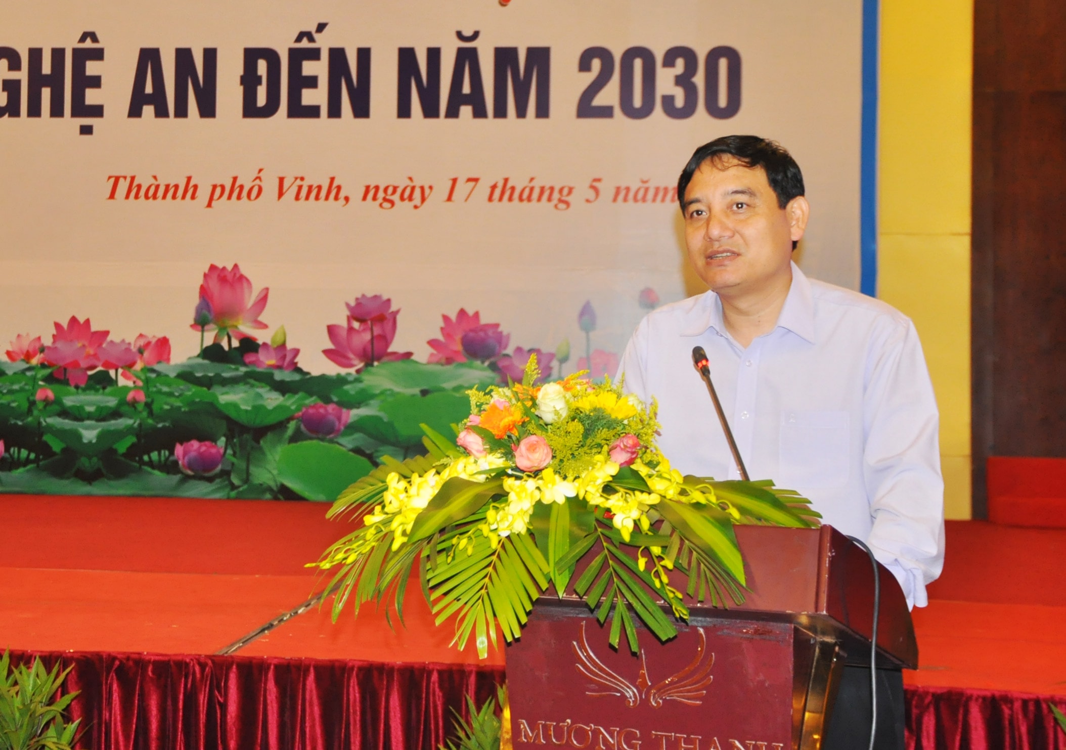 Bí thư Tỉnh uyr Nguyễn Đắc Vinh phát biểu tại hội thảo. Ảnh: Thu Huyền
