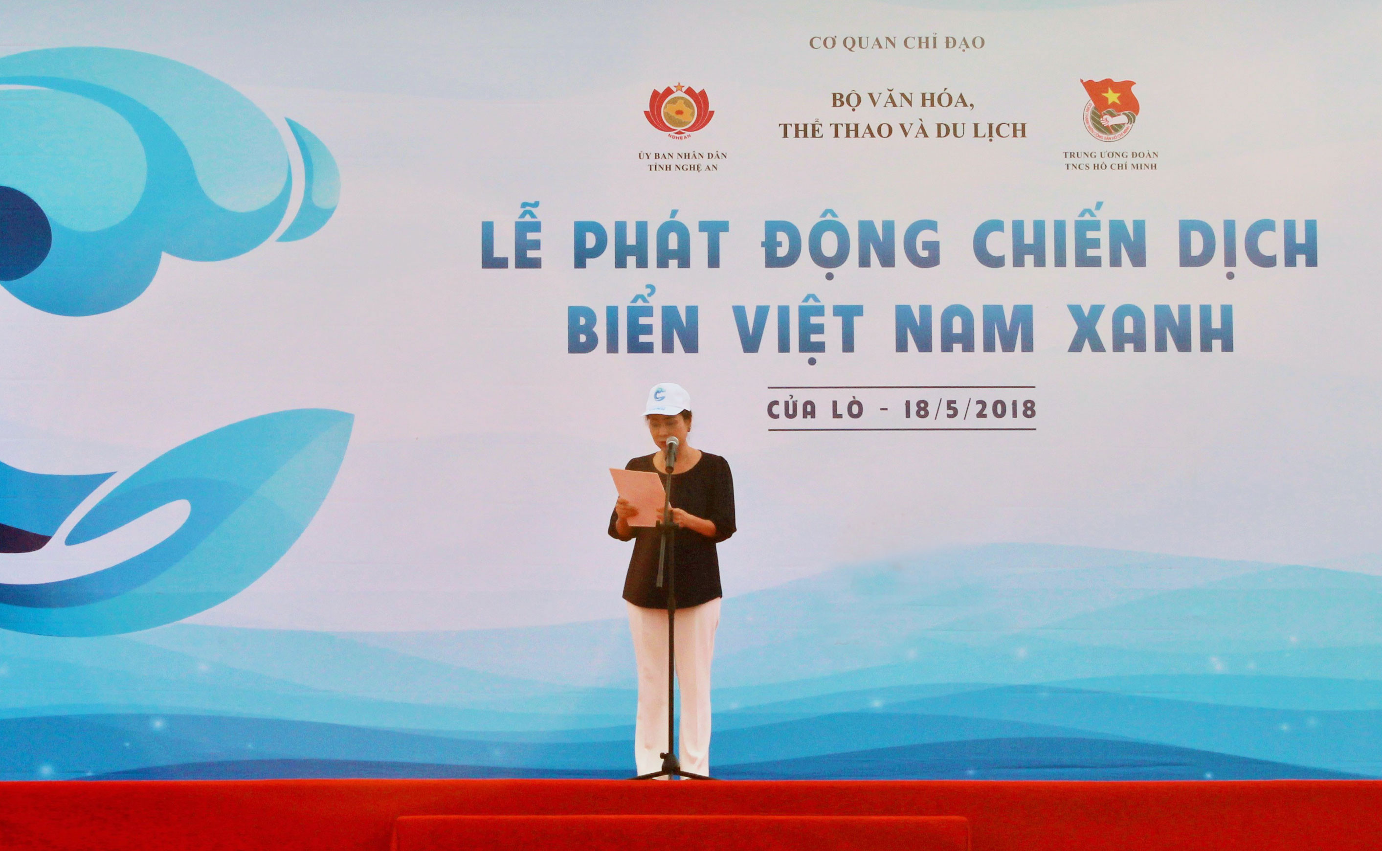 Thứ trưởng Bộ VH-TT&DL Đặng Thị Bích Liên phát biểu khai mạc buổi lễ. Ảnh: Cao Quang