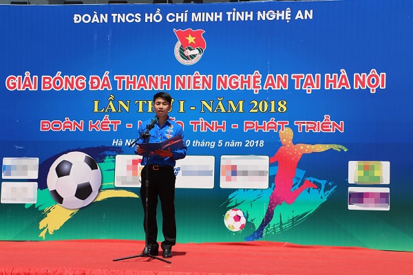 Đồng chí Nguyễn Xuân Tiệp - Phó Bí thư Tỉnh đoàn, Trưởng ban tổ chức giải thông qua báo cáo đánh giá và bế mạc giải. Ảnh: Nguyễn Quỳnh