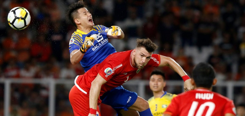 Thủ môn Lê Quang Đại trong lần hiếm hoi được bắt chính cho Sông Lam Nghệ An tại AFC Cup 2018. Ảnh:FBNV