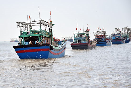 Ngư dân Nghệ An vươn khơi bám biển. Ảnh Xuân Hoàng (TL)
