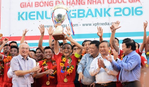 CLB TP HCM trở lại V.League sau nhiều năm vắng bóng bằng chức vô địch giải hạng Nhất năm