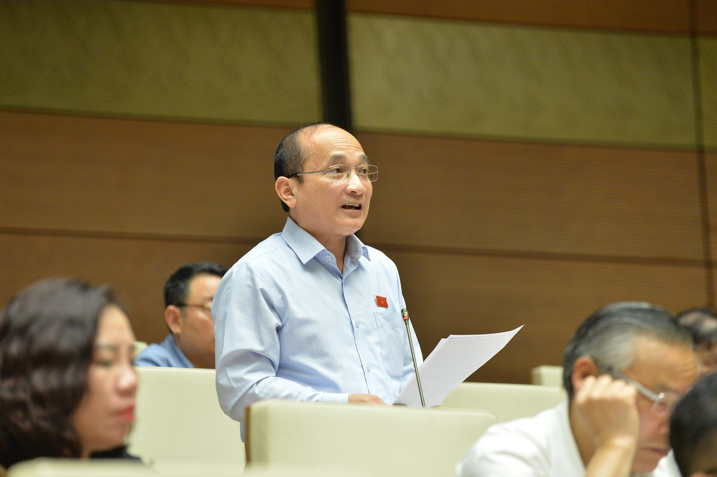 Đại biểu Nguyễn Thanh Hiền - Phó đoàn ĐBQH tỉnh Nghệ An nêu ý kiến tại phiên thảo luận. Ảnh: Huyền Thương