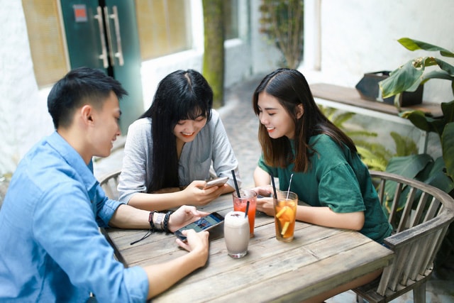 Các phương tiện xã hội ngày càng phổ biến với giới trẻ. Ảnh: Ngọc Anh