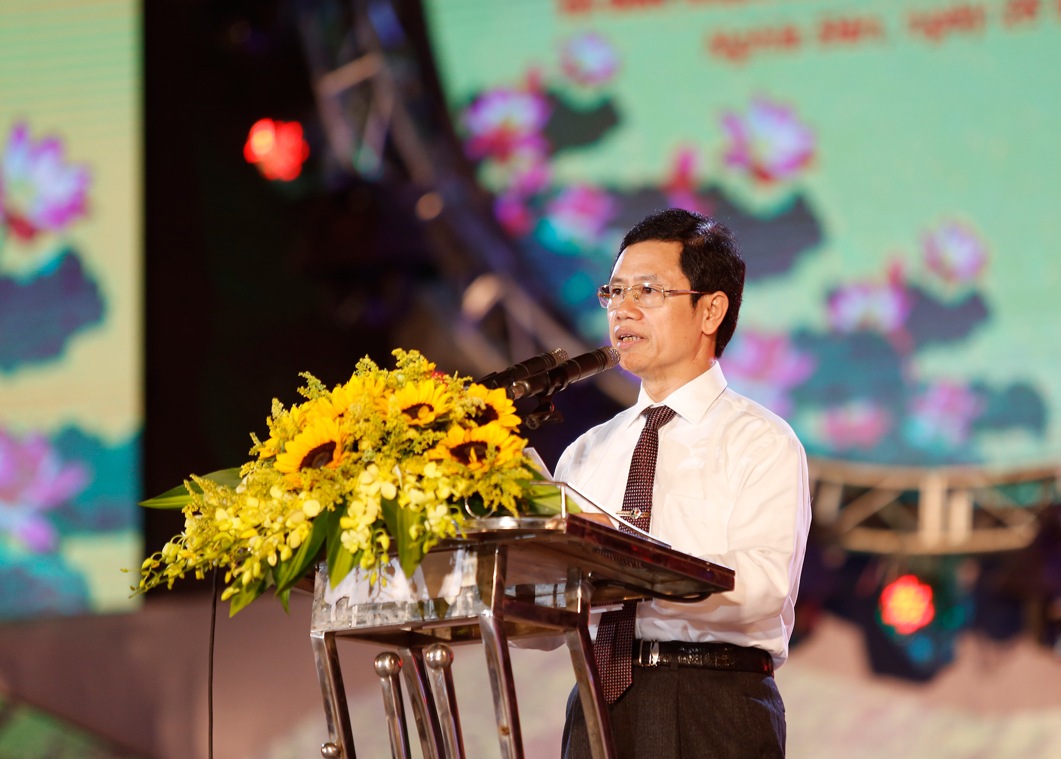 Phó Bí thư Thường trực Nguyễn Xuân Sơn phát biểu tại buổi lễ. Ảnh Đức Anh