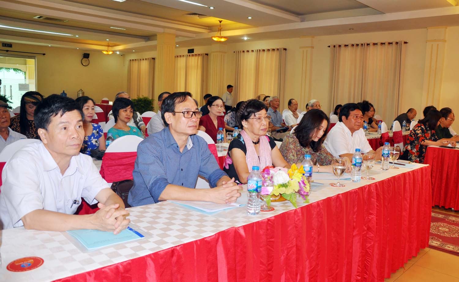 Các đại biểu và hội viên tham dự Đại hội Chi hội Nhà văn Việt Nam tại Nghệ An nhiệm kỳ 2018 - 2020. Ảnh: Công Kiên