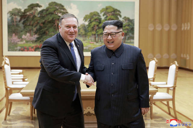 : Nhà lãnh đạo Triều Tiên Kim Jong-un và Ngoại trưởng Mỹ Mike Pompeo. Ảnh: Getty