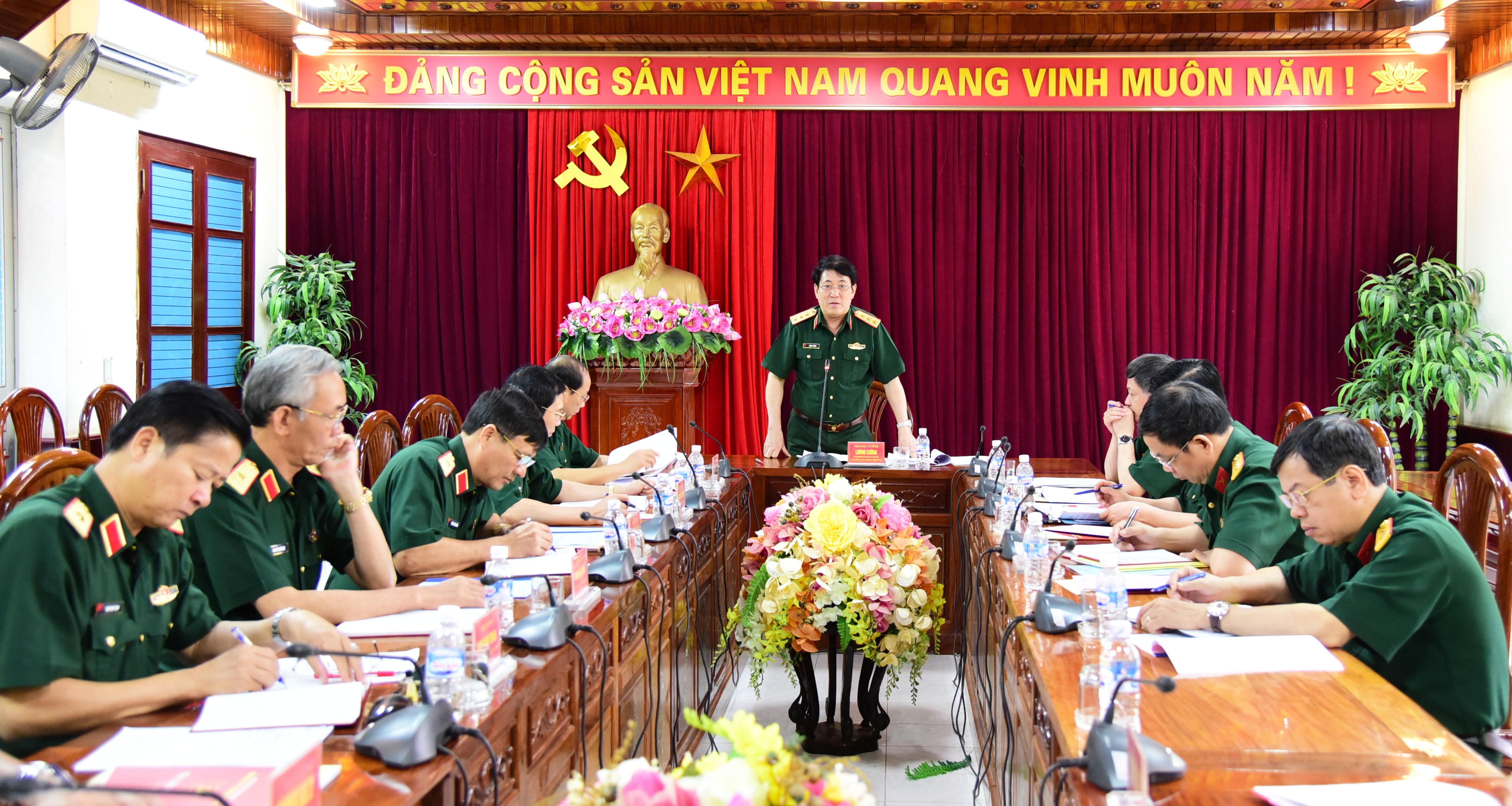 Thượng tướng Lương Cường - Chủ nhiệm Tổng cục Chính trị phát biểu tại buổi làm việc. Ảnh: Nguyễn Đức Cương