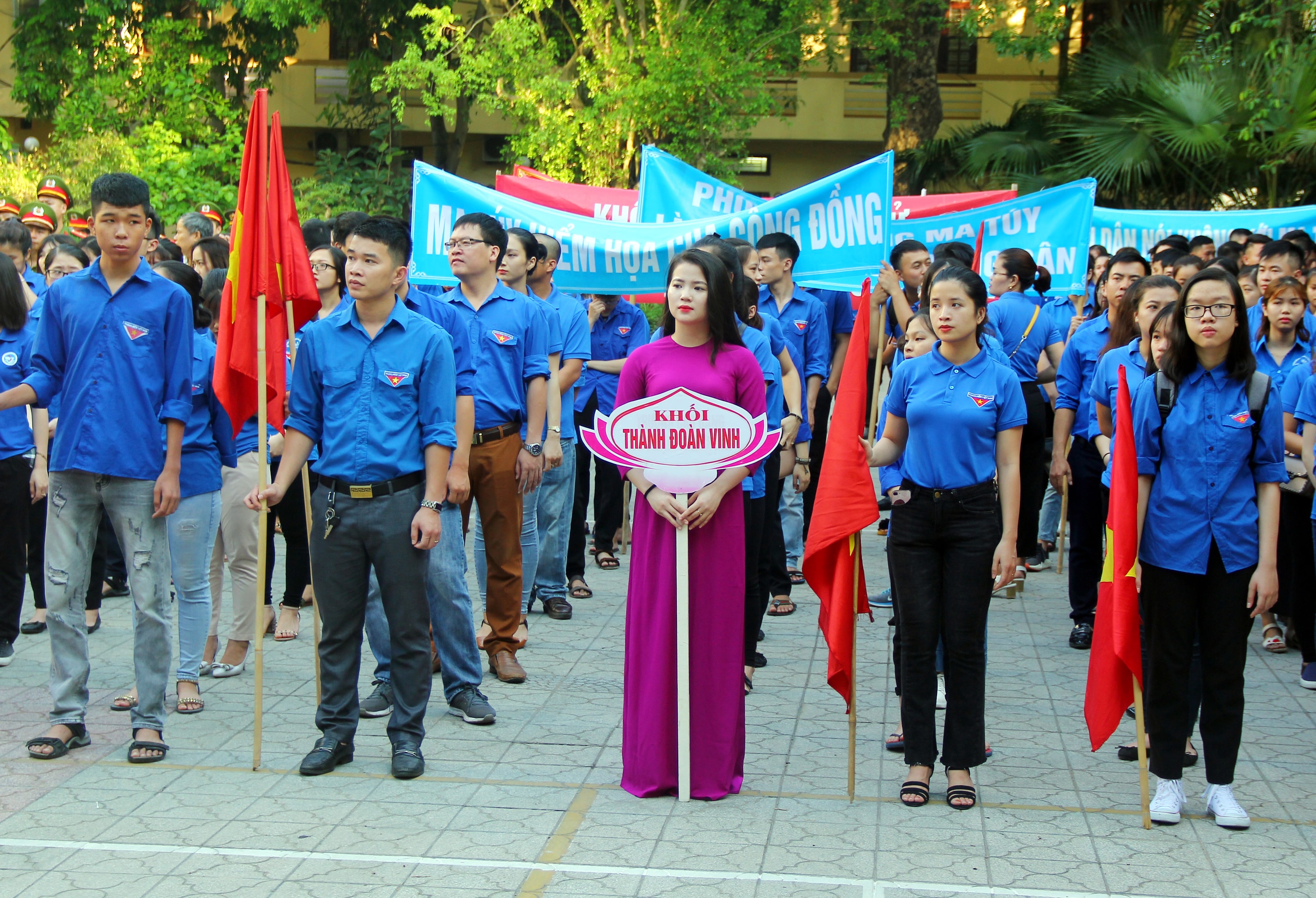 Các đoàn viên thanh niên tại lễ ra quân. Ảnh: Tiến Hùng